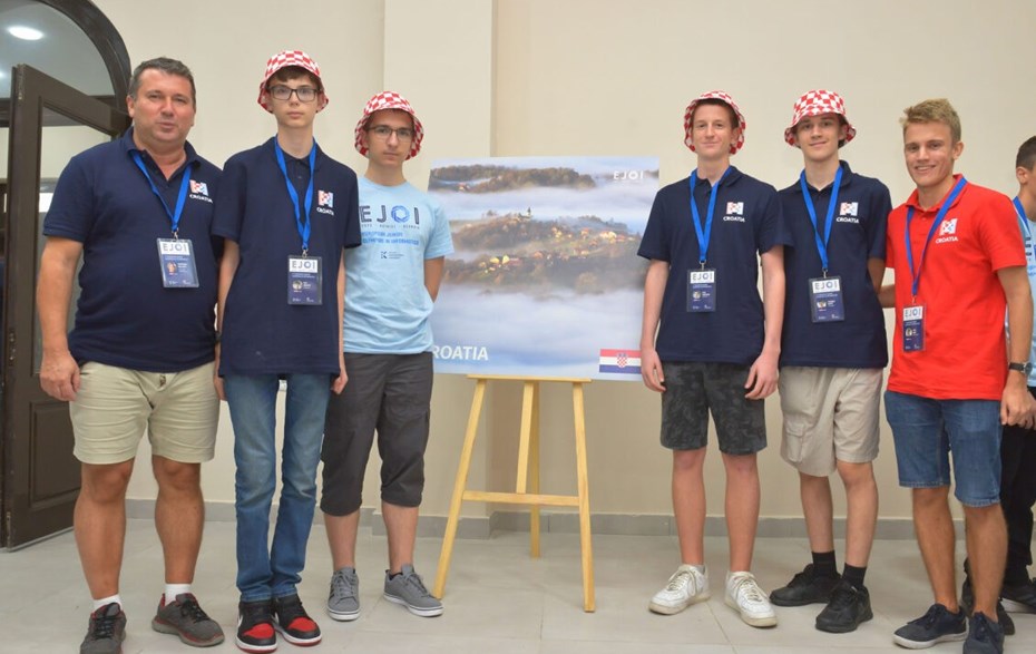 Čestitka predsjednika Gradske skupštine mladim hrvatskim informatičarima na osvojenim medaljama na 7. europskoj juniorskoj informatičkoj olimpijadi